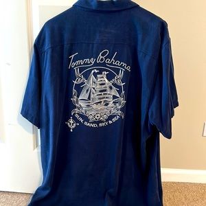 Tommy Bahama 100% silk, just like new, men’s XL short sleeve shirt